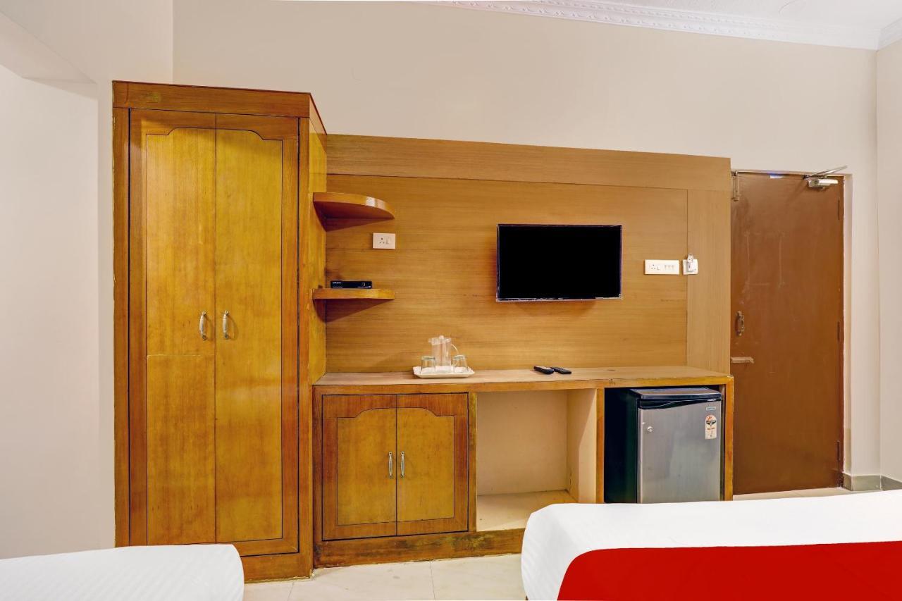 Oyo Flagship 82963 Century Residency 3*